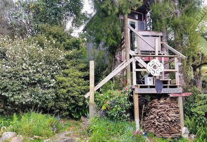 The Treehut At The Rabbithole, Upper Hutt