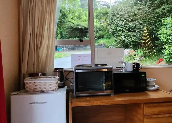 The Treehut At The Rabbithole, Upper Hutt