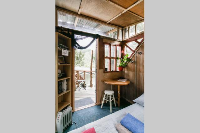 The Treehut At The Rabbithole, Upper Hutt Luxury tent *
